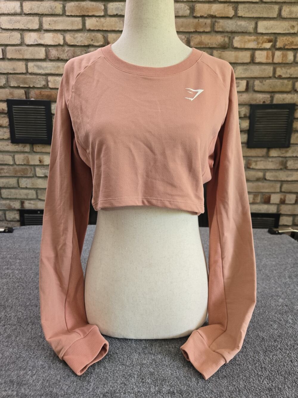 Gymshark Haze Pink Cropped Training Sweatshirt Womans Sz XS Sporty Chic Athletic